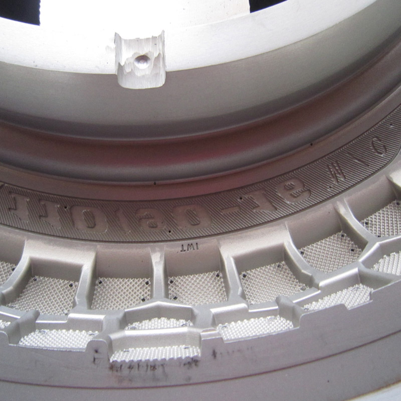 110/90-16 Motorcycle Tire Mold